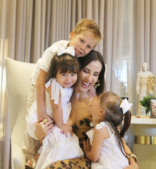 Alice França com os filhos